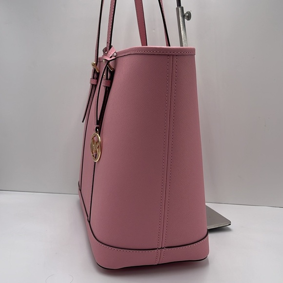 MICHAEL KORS
Jet Set Travel Lg Top Zip Shoulder Tote Saffiano Leather
Carnation - Picture 12 of 16